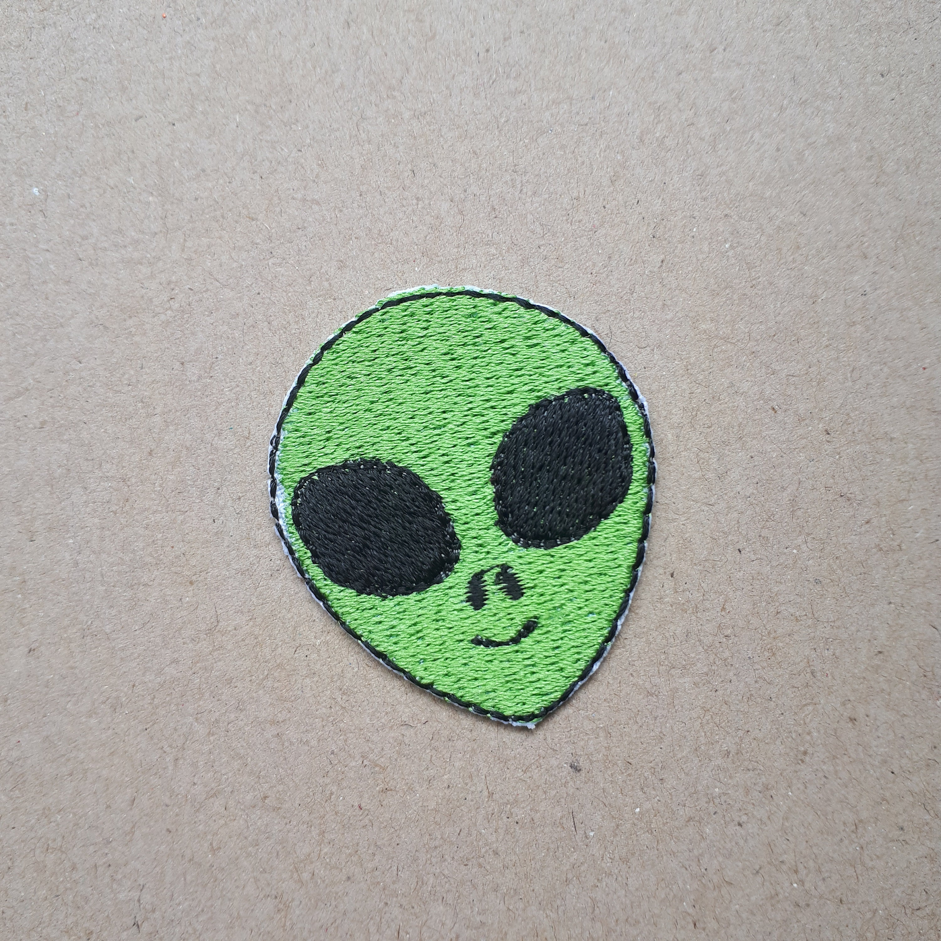 Iron-on Patch Alien Green Head small iron-on patch applique 4 cm