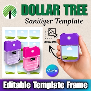 Op de afbeelding: Een digitaal sjabloon voor Dollar Tree handdesinfectiesprayflesjes, met een paarse en een roze fles, een sleep-icoon en een Canva-logo. Het ontwerp bevat een raster met lege labels en een paarse sprayfles met een wolk-afbeelding.