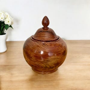 Mini urna cineraria in legno per ceneri – Scatola in palissandro marrone lavorata a mano con coperchio – Barattolo commemorativo per gioielli, ricordi, semi o gettoni