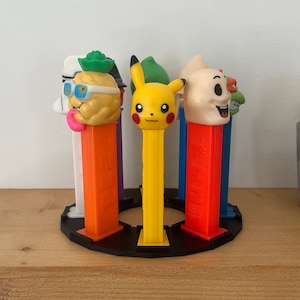 Circular Pez Display Stand (Holds 8 Footed Dispensers) Pez Display Case Pez Dispenser Display