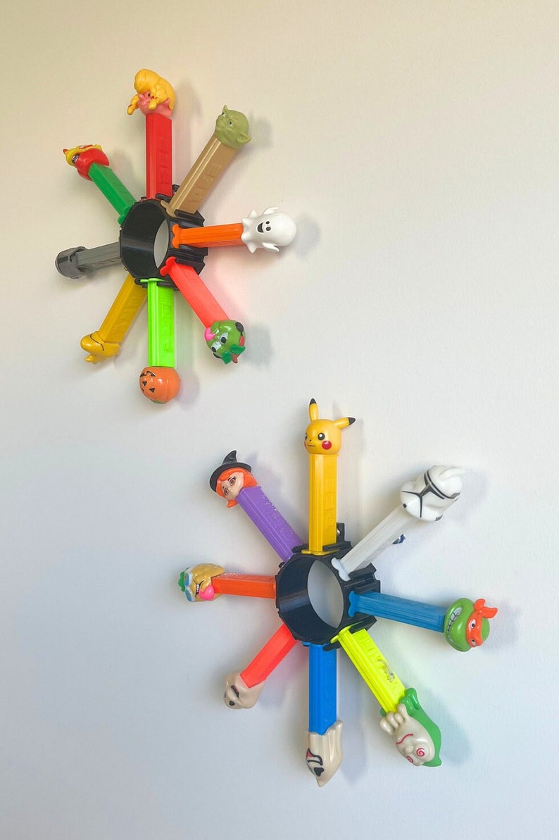 Pez Dispenser Circular Wall Mounted Display Holds 8 Collectible Pez