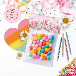 Può includere: Un sacchetto per bomboniere stampabile con un design fantasioso di paese delle caramelle. Il sacchetto è pieno di jelly beans colorati e ha la scritta "Something Sweet For You" stampata su di esso.
