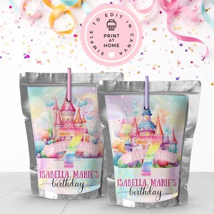 Può includere: Due sacchetti argentati con un colorato disegno di castello, il testo "Sweet and Sassy" e "Isabella Marie's birthday". I sacchetti hanno cannucce rosa e viola e un cerchio rosa con la scritta "Print at Home".