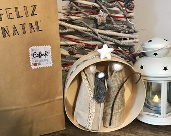 Belén Navideño en Caja Redonda / Belén con Artículos de Styrofoam Cubiertos con Tejido Reciclado