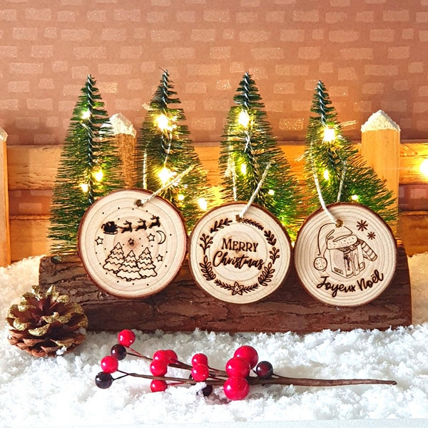 Lot de 3 petits rondins de bois gravés au laser à suspendre accompagnés de son pochon / Collection Noël/Hiver / Sapin de Noël