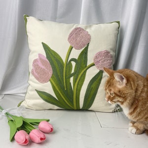 Personalized Retro Tulip Flower throw pillow/Cute flower pillow case/Floral pillow covers/Decorative pillowcase/Spring decor