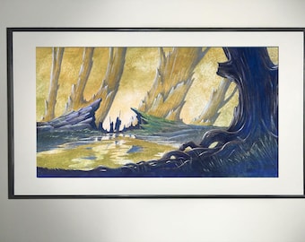Könnte beinhalten: Gerahmtes Aquarellgemälde einer Sumpflandschaft. Das Kunstwerk zeigt einen dunkelblauen Baum mit freiliegenden Wurzeln auf der rechten Seite und ein Gewässer, das die gelben und grünen Farbtöne der umliegenden Landschaft widerspiegelt. Das Gemälde ist in einem schwarzen Rahmen gerahmt.