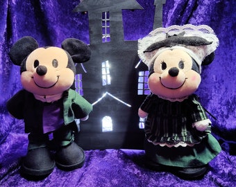 Happy Haunts!  Haunted Mansion inspired outfits for your nuiMOs