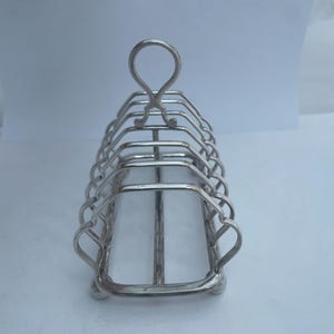 Vintage English six slice silver plated toast rack.