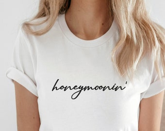 Honeymoonin' T-Shirt, Couples Tops, Honeymoon Wedding Bridal Shower Gift, Gift For Women, Gift For Men, Honeymoon t-shirt. Wedding gift.