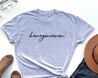 Honeymoonin' T-Shirt, Couples Tops, Honeymoon Wedding Bridal Shower Gift, Gift For Women, Gift For Men, Honeymoon t-shirt. Wedding gift.