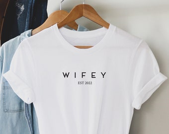 WIFEY est 2022, HUBBY est 2022 T-shirt, verlovingscadeau, huwelijksgeschenk, verlovingsaankondiging, vrouw Tee, gepersonaliseerde bruidsbruivin doen cadeau