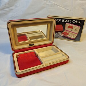 Vintage Jewelry Case by Mundi