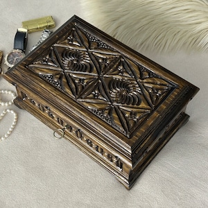 Handmade Wood Jewelry Box, Vintage Keepsake Box, Treasure Chest With Key, Best Gift Ideas, Jewelry Chest and Velvet, Mothers Day Gift