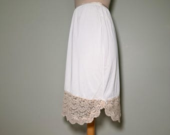 Vintage 1970s Hollywood Vassarette Cream Half Slip • S/XS • Antron Nylon Tricot Skirt Slip with Scalloped Floral Lace Trim & Bow