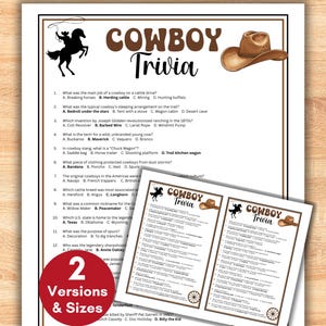 Puede incluir: Un juego de Cowboy Trivia impreso con un sombrero de vaquero marrón y una silueta de un vaquero a caballo. El texto "Cowboy Trivia" se muestra en la parte superior. La imagen también incluye dos versiones más pequeñas del juego.