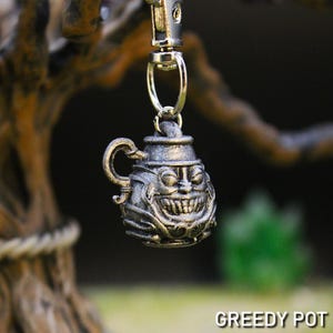 Greedy Pot Resin Keyring: Retro Game-Inspired Anime Charm