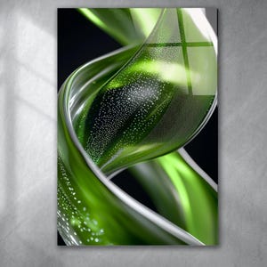Può includere: Stampa artistica astratta con un design verde lucido e vorticoso, con accenti argentati. L'opera d'arte ha un'estetica moderna, con forme fluide e uno sfondo scuro. La stampa è montata su un muro.