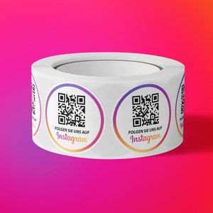 Könnte beinhalten: Rolle mit weißen runden Aufklebern mit einem schwarz-weißen QR-Code und dem Text "FOLGEN SIE UNS AUF Instagram" in einem Regenbogen-Farbverlauf.