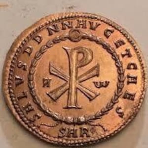Chrisma geflankeerd door de alfa en omega reproducties van oude munten dubbele Maiorina van Magnentius (353 n.Chr.)