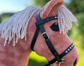 Hobby Horse Dunke – Handgefertigt A3 mit Zaumzeug & Filz Karotte