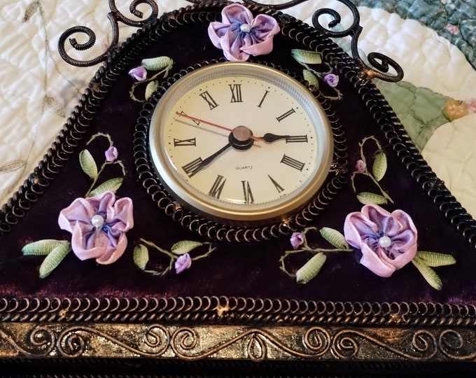 Prety Clock Pretty Vintage..mantle Clock - Etsy