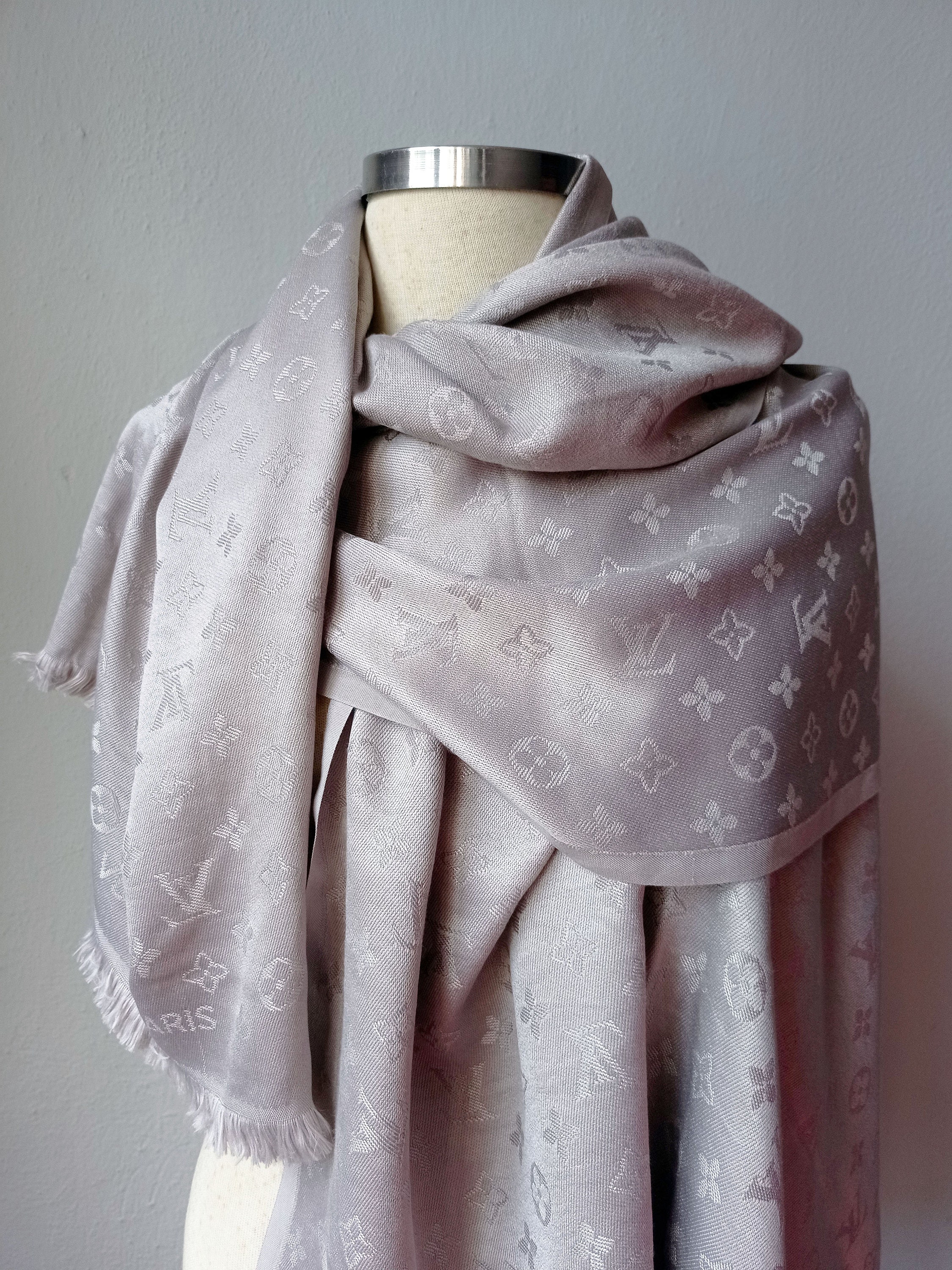 gucci scarf womens