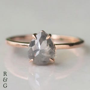 Anel de diamante com sal e pimenta e pera: anel de noivado em ouro rosa 14K
