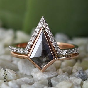 Kite Salt and Pepper Diamond Engagement Ring Set, 14K Yellow Gold Kite Diamond Wedding Ring Set, Unique Diamond Bridal Ring Set