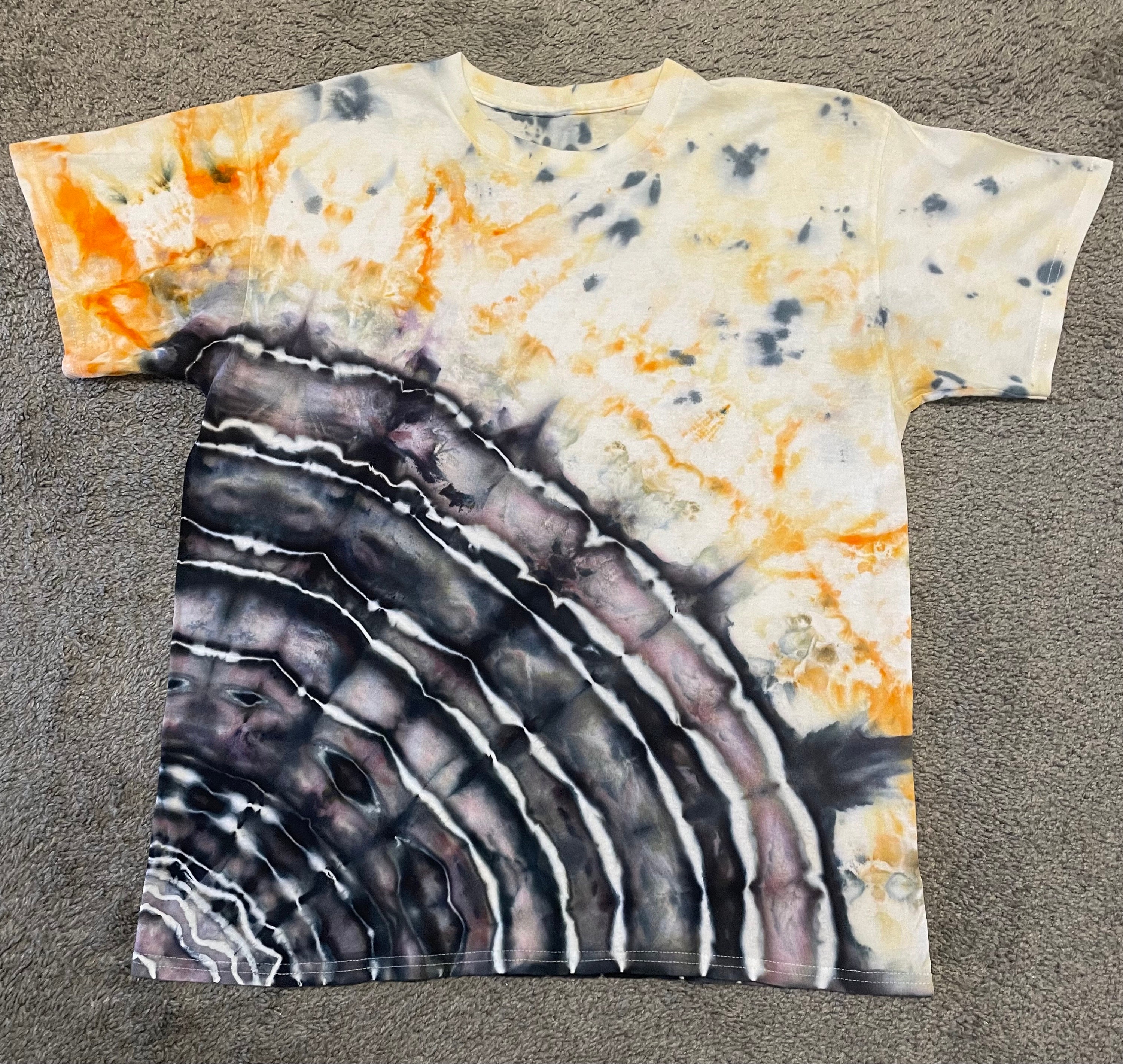 Spider Tie-Dye Shirt - quick and easy tie-dye pattern - Dye DIY