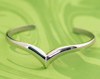 Vintage Victorian V Shaped Silver Tone Cuff Bracelet 7 inch by Avon - W20