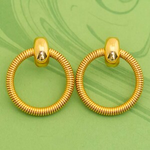 Vintage Victorian Spring Style Gold Tone Stud Earrings - W5