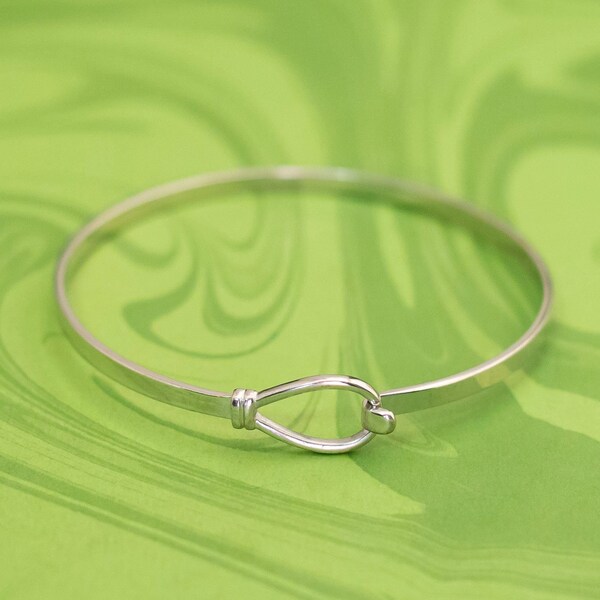 Vintage Minimalist Hooked Silver Tone Bangle Bracelet 7 inch - W21