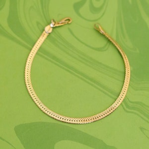 Vintage Serpent Gold Tone Elegant Chain Bracelet 7 inch - W10