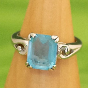 Vintage Square Gem Blue Ring Size 6 by Avon - W9