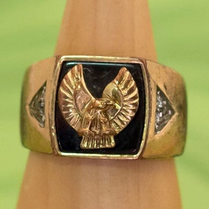 Vintage Eagle Crest Victorian Gold Tone Ring Size 9 1/2 - W6