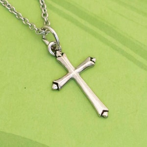 Vintage Celtic Cross Pendant Silver Tone Necklace 18 inch - W13