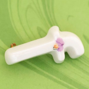 Vintage Porcelain Letter F Elegante Broche Blanco - W20