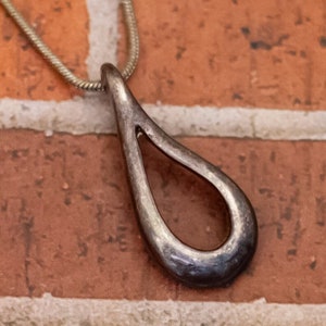 18 inch, Vintage Dainty Teardrop Silver Tone Necklace - W26
