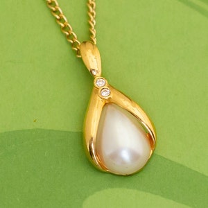 Vintage Intricate Faux Pearl Gold Tone Necklace 18 inch by Avon - W9
