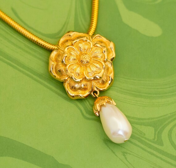 Vintage Intricate Gold Tone Floral Pearl Necklace… - image 1
