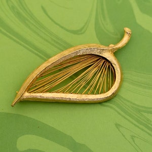 Vintage Art Nouveau Golden Leaf Intricate Brooch - W1