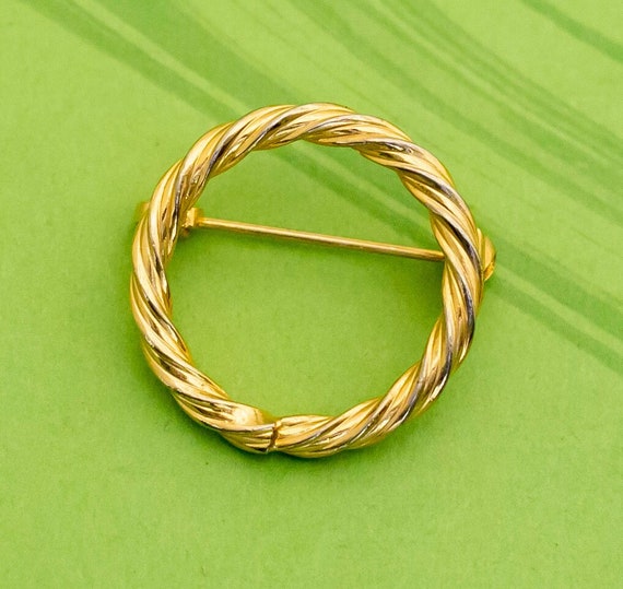 Vintage Twirl Spiral Gold Tone Ring Elegant Brooch