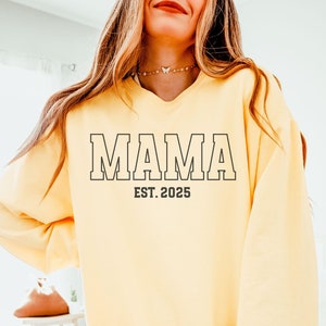 Custom Mama Est 2025 Sweatshirt, Personalized Mama Established Shirt, New Mom Gift, Pregnancy Reveal Sweater, Baby Announcement Varsity Top