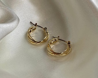 14k Vergoldete Twisted Creolen Ohrringe • Kleine/Mittelgroße Statement Ohrringe • Gold Creolen Ohrringe UK • Geschenk für ihr altes Geld Ästhetisch