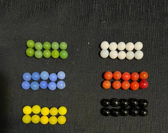 Lot de 60 billes de jeu de dames chinoises. Très belle sélection de billes de couleur unie.
