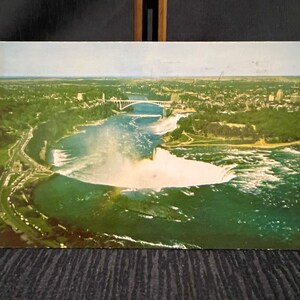 Pocztówka RPPC z lat 60. z widokiem na wodospad Niagara, wysłana w plenerze ze znaczkiem kanadyjskim do Arizony