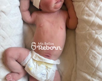 Adrian, bambola reborn interamente in silicone.