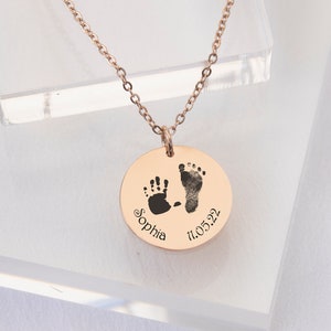 Tatsächliche Baby Fußabdruck Halskette mit Namen Personalisierte benutzerdefinierte Neugeborene Baby Füße Handabdruck Halskette ERSTE MUTTER TAG neue Mutter / Neugeborene Geschenk Bild 3