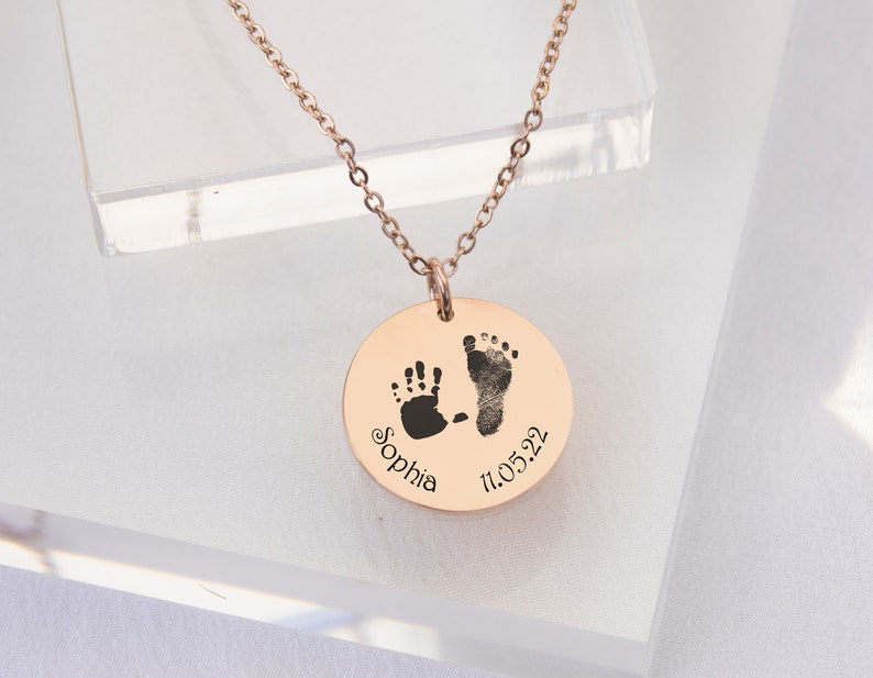 Tatsächliche Baby Fußabdruck Halskette mit Namen Personalisierte benutzerdefinierte Neugeborene Baby Füße Handabdruck Halskette ERSTE MUTTER TAG neue Mutter / Neugeborene Geschenk Bild 3